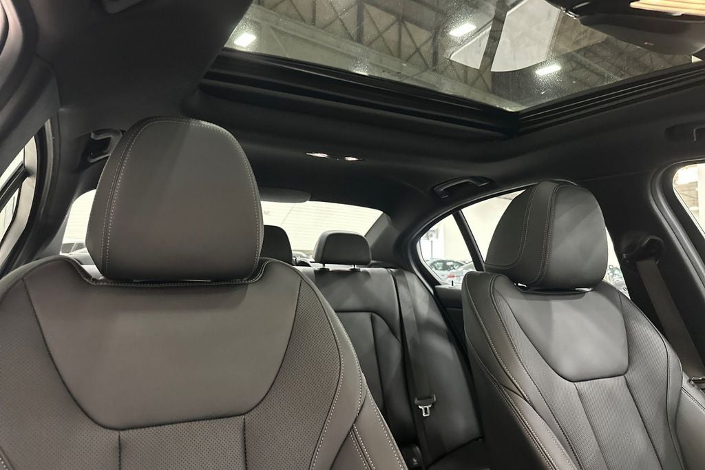 2025 BMW 3 Series 330i xDrive