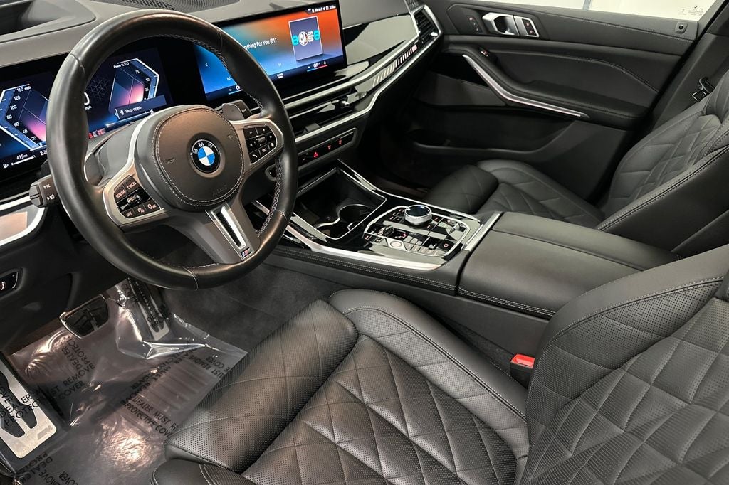 2023 BMW X7 M60i