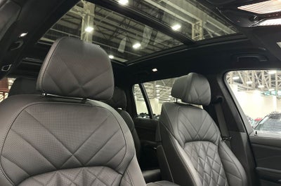 2023 BMW X7 M60i
