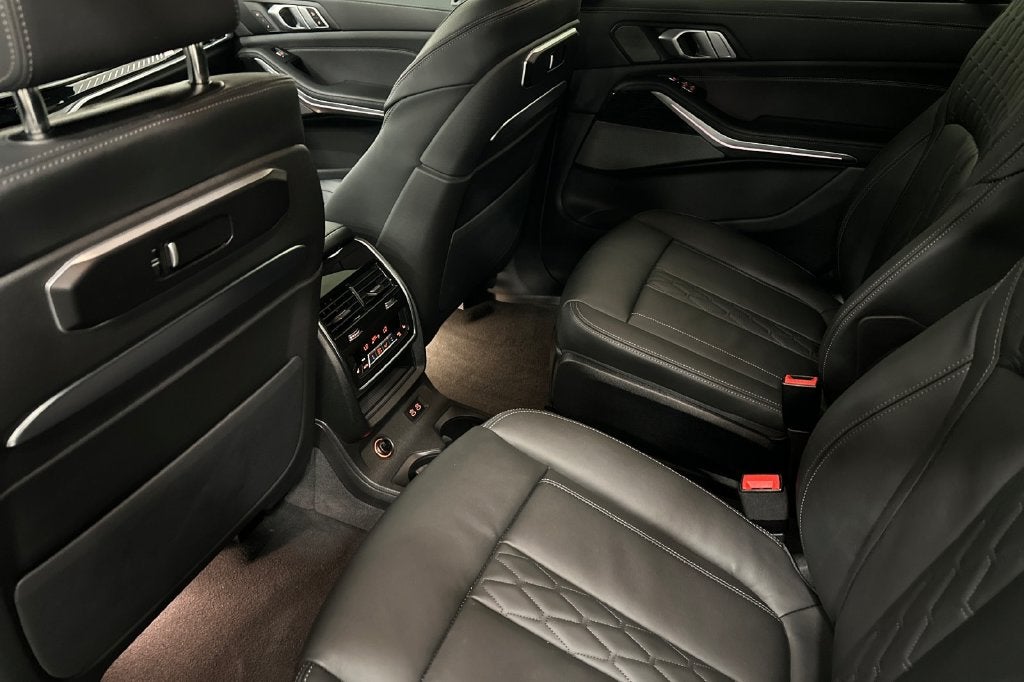 2025 BMW X7 M60i