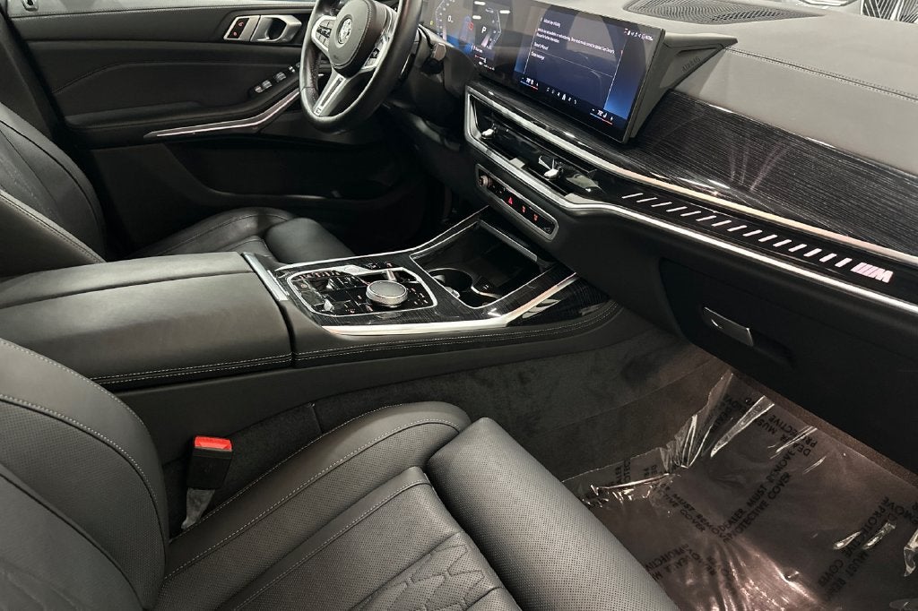 2025 BMW X7 M60i