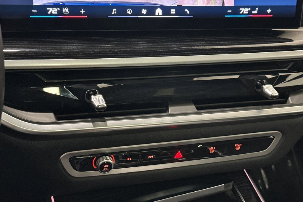 2025 BMW X7 M60i