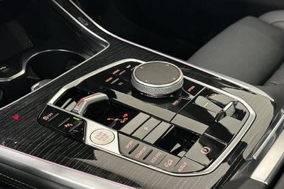 2025 BMW X7 M60i