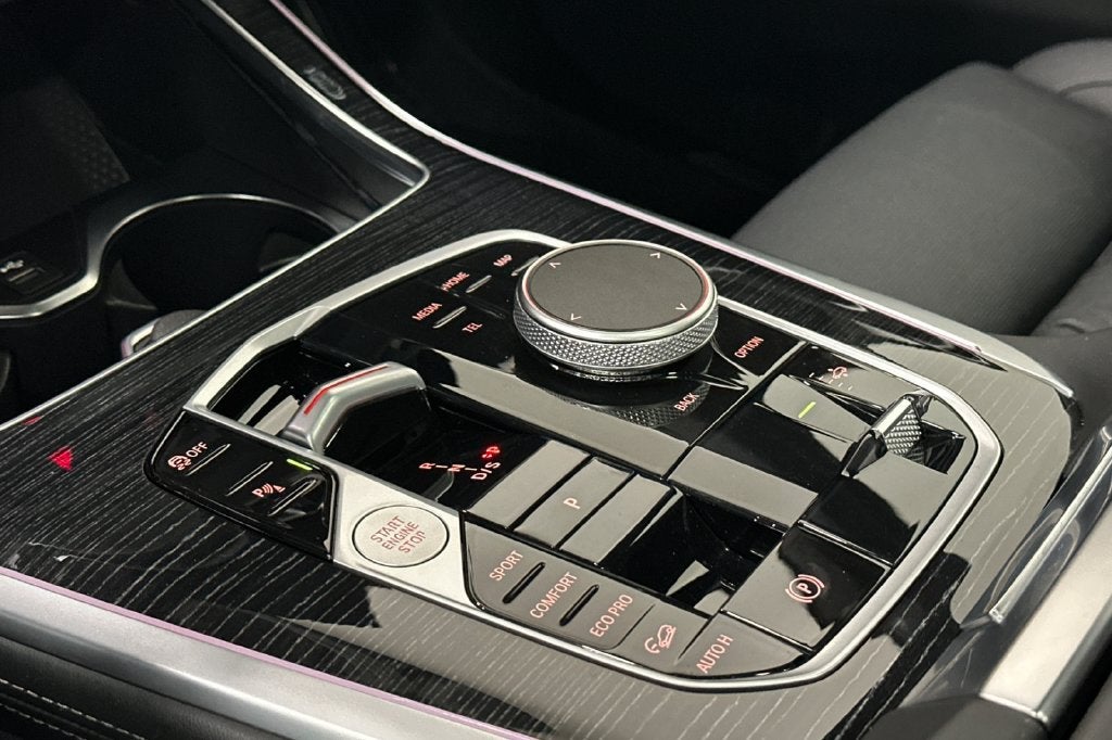 2025 BMW X7 M60i