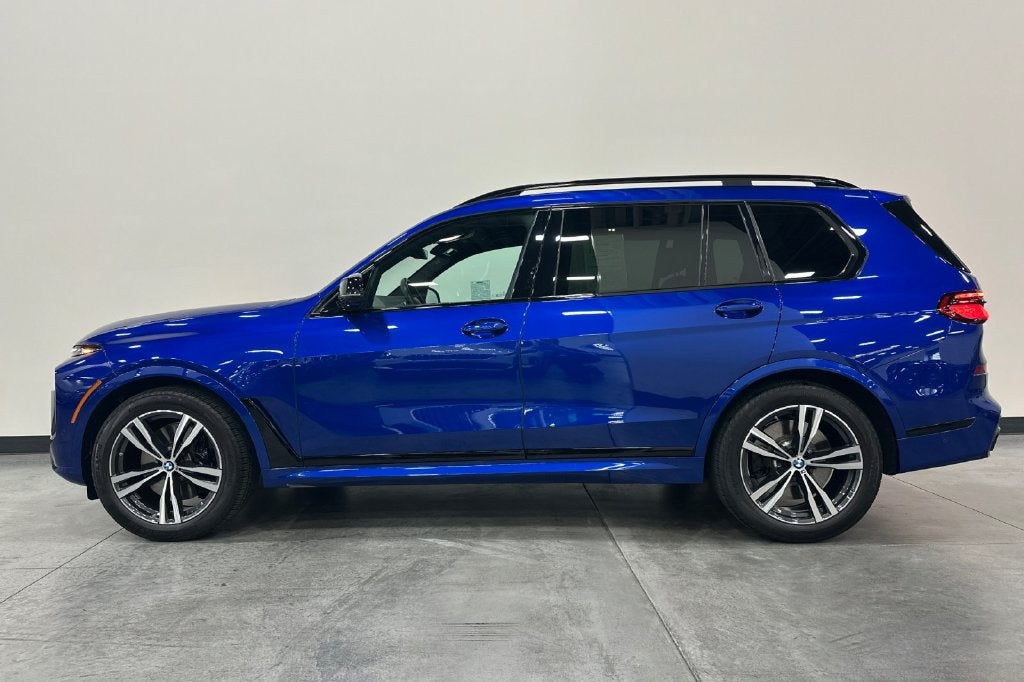 2025 BMW X7 M60i