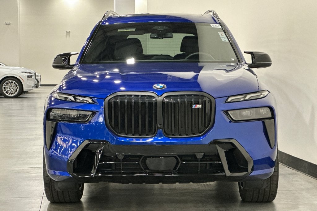 2025 BMW X7 M60i