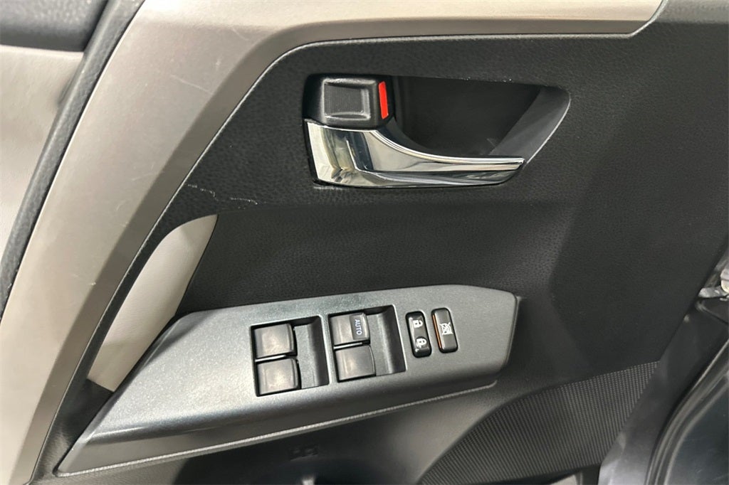 2017 Toyota RAV4 Hybrid XLE