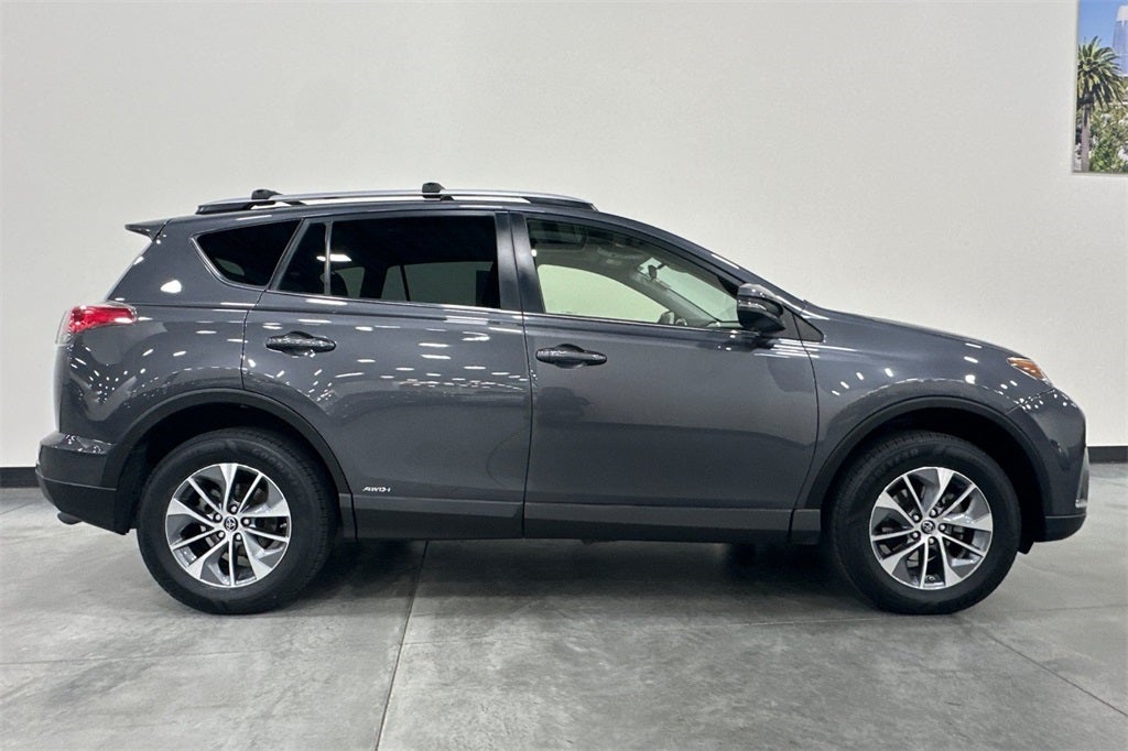2017 Toyota RAV4 Hybrid XLE