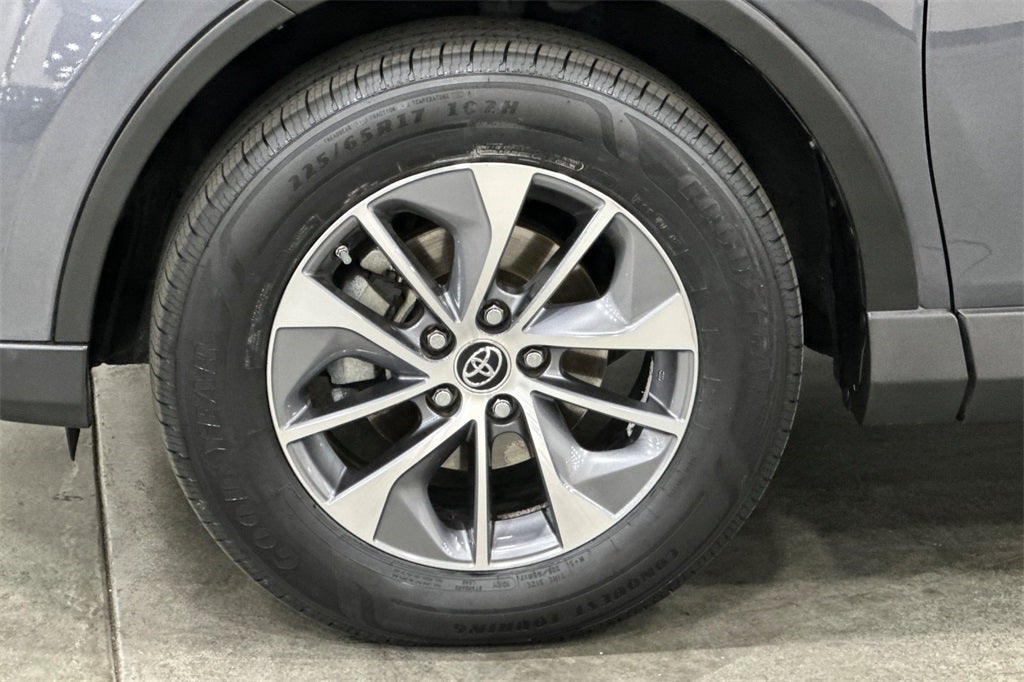 2017 Toyota RAV4 Hybrid XLE