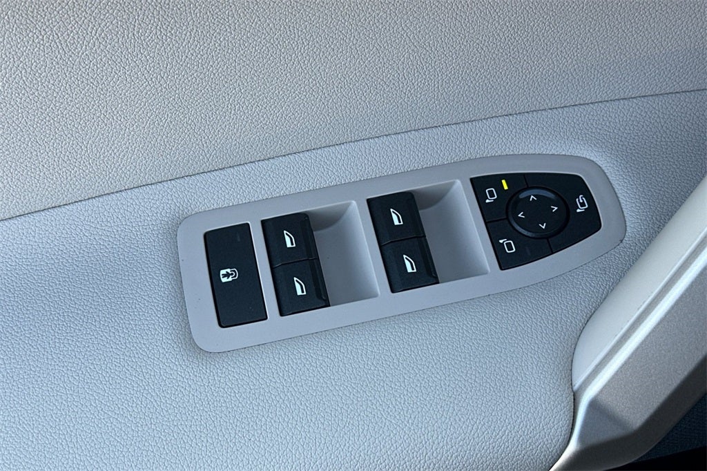 2025 BMW iX xDrive50