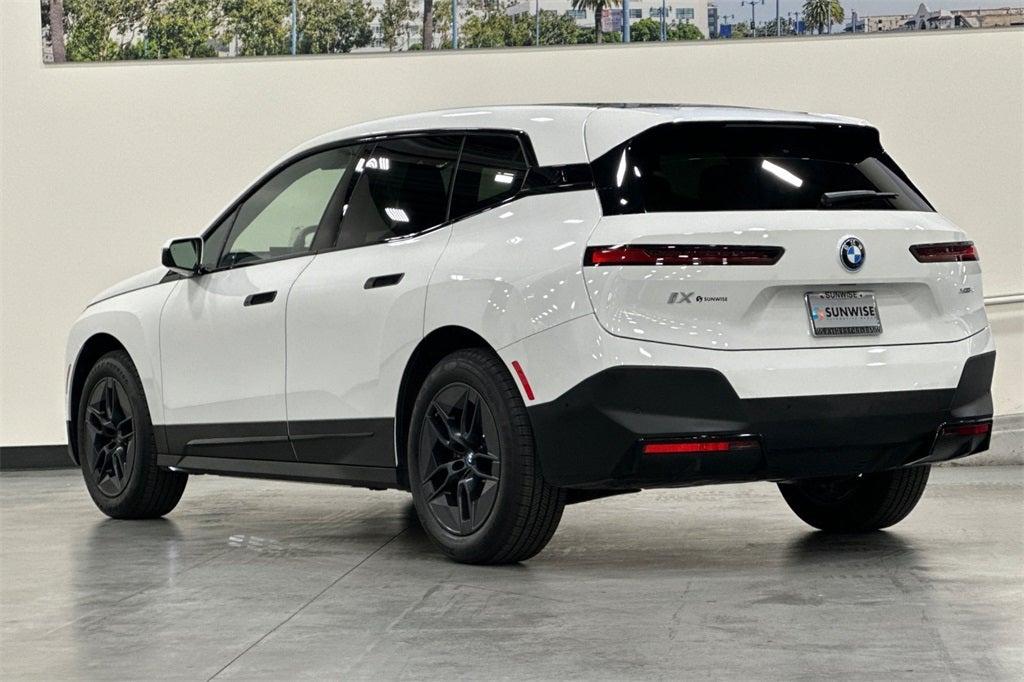 2025 BMW iX xDrive50