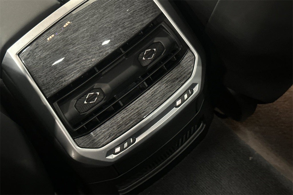 2023 BMW 7 Series 740i