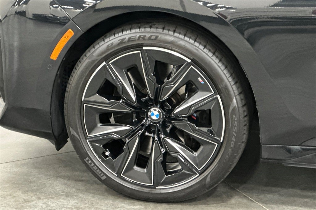 2023 BMW 7 Series 740i