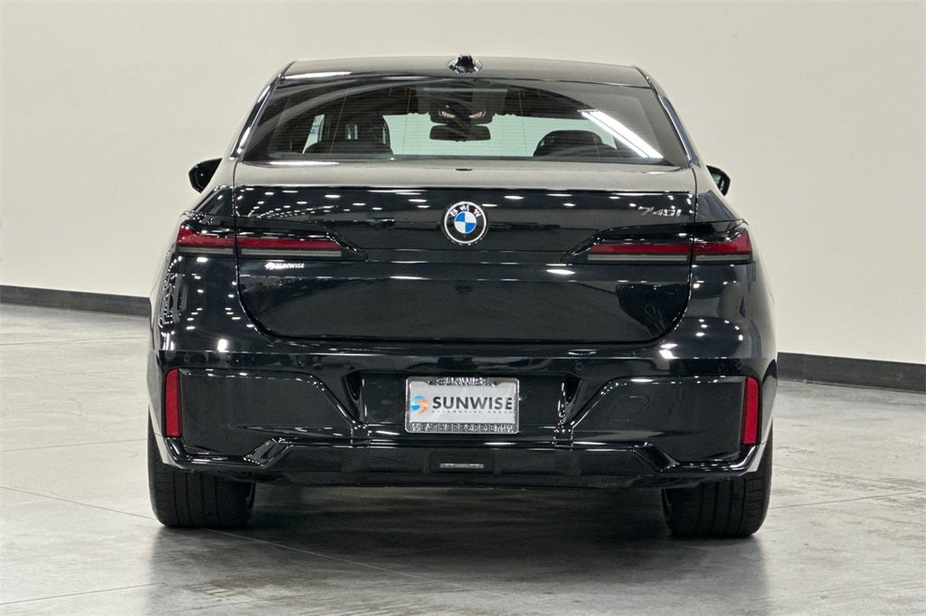 2023 BMW 7 Series 740i