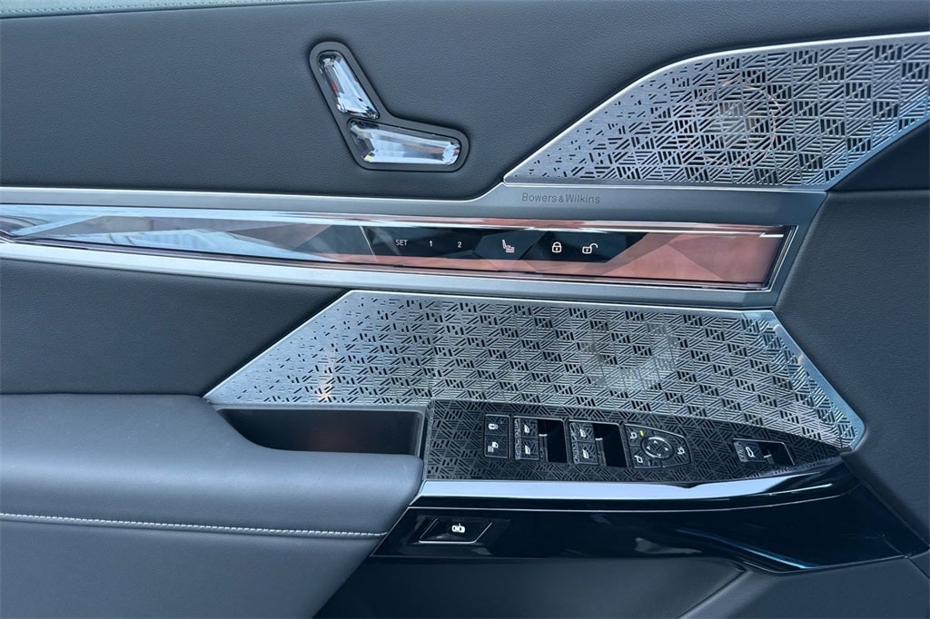 2025 BMW 7 Series 760i xDrive