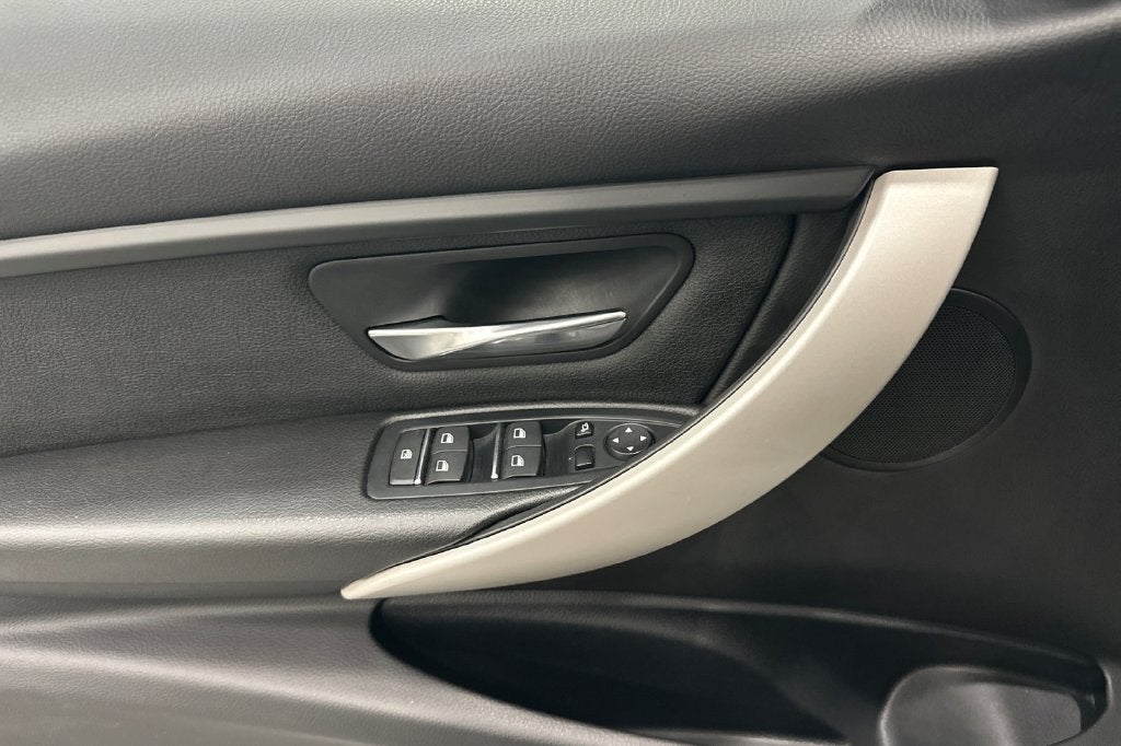 2018 BMW 3 Series 320i