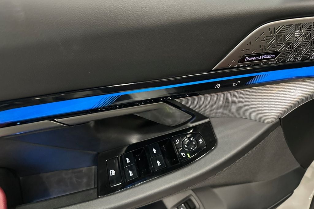 2025 BMW i5 M60
