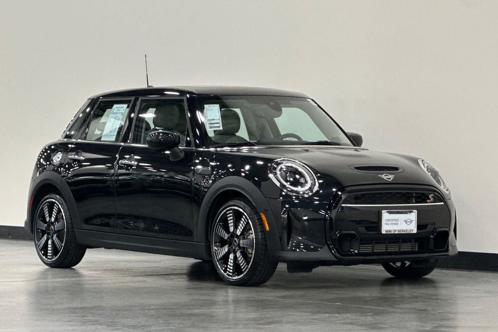 2024 MINI Cooper S Iconic