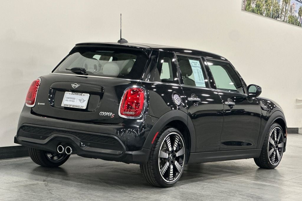 2024 MINI Cooper S Iconic
