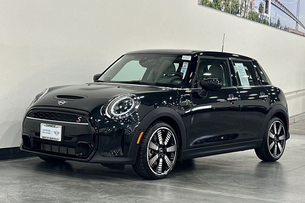 2024 MINI Cooper S Iconic