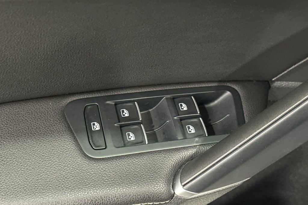 2019 Volkswagen Golf R DCC & Navigation 4Motion