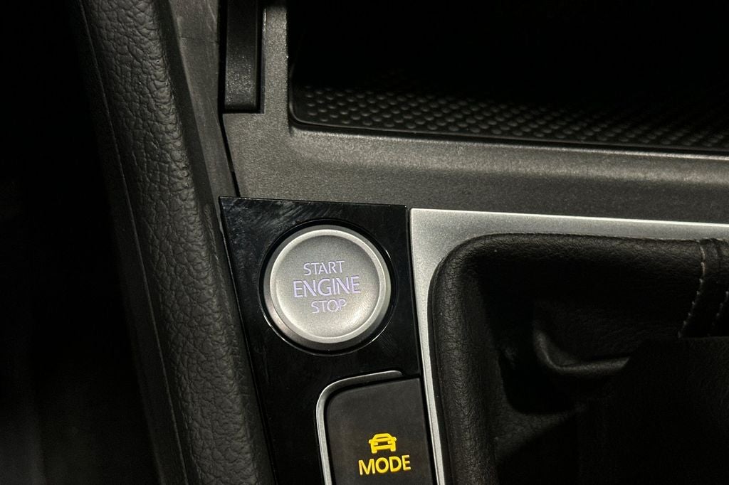 2019 Volkswagen Golf R DCC & Navigation 4Motion