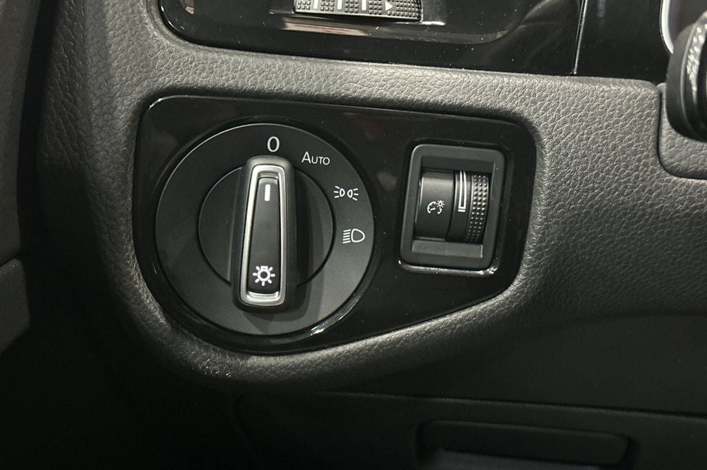 2019 Volkswagen Golf R DCC & Navigation 4Motion