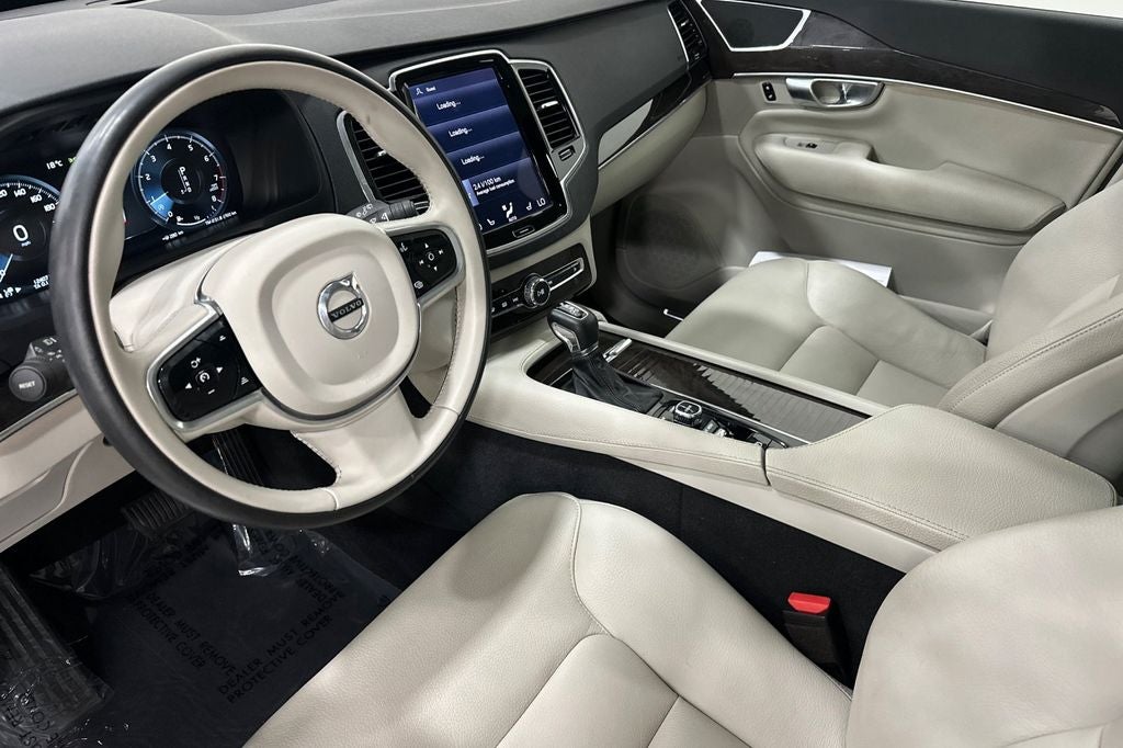2017 Volvo XC90 T6 Momentum