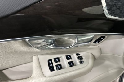 2017 Volvo XC90 T6 Momentum