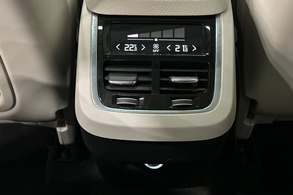 2017 Volvo XC90 T6 Momentum