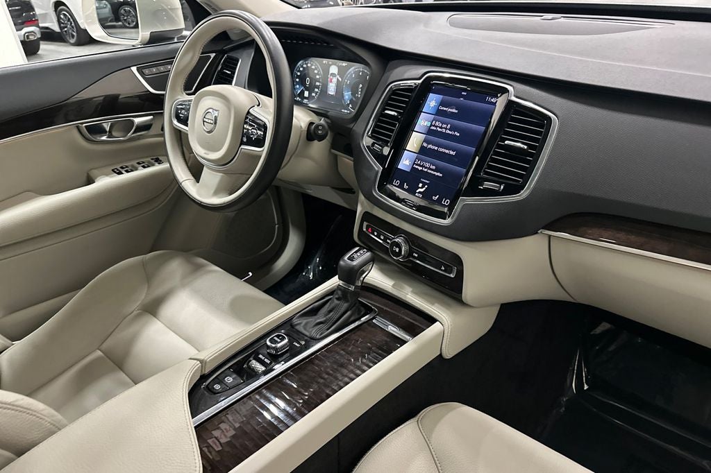 2017 Volvo XC90 T6 Momentum