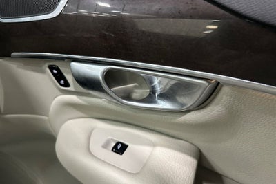 2017 Volvo XC90 T6 Momentum