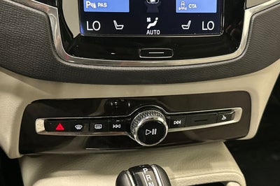 2017 Volvo XC90 T6 Momentum