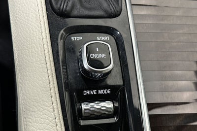 2017 Volvo XC90 T6 Momentum