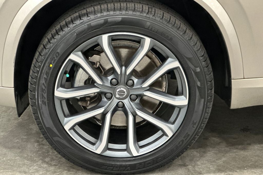 2017 Volvo XC90 T6 Momentum