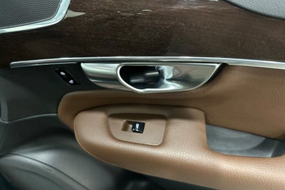 2019 Volvo XC90 T6 Momentum