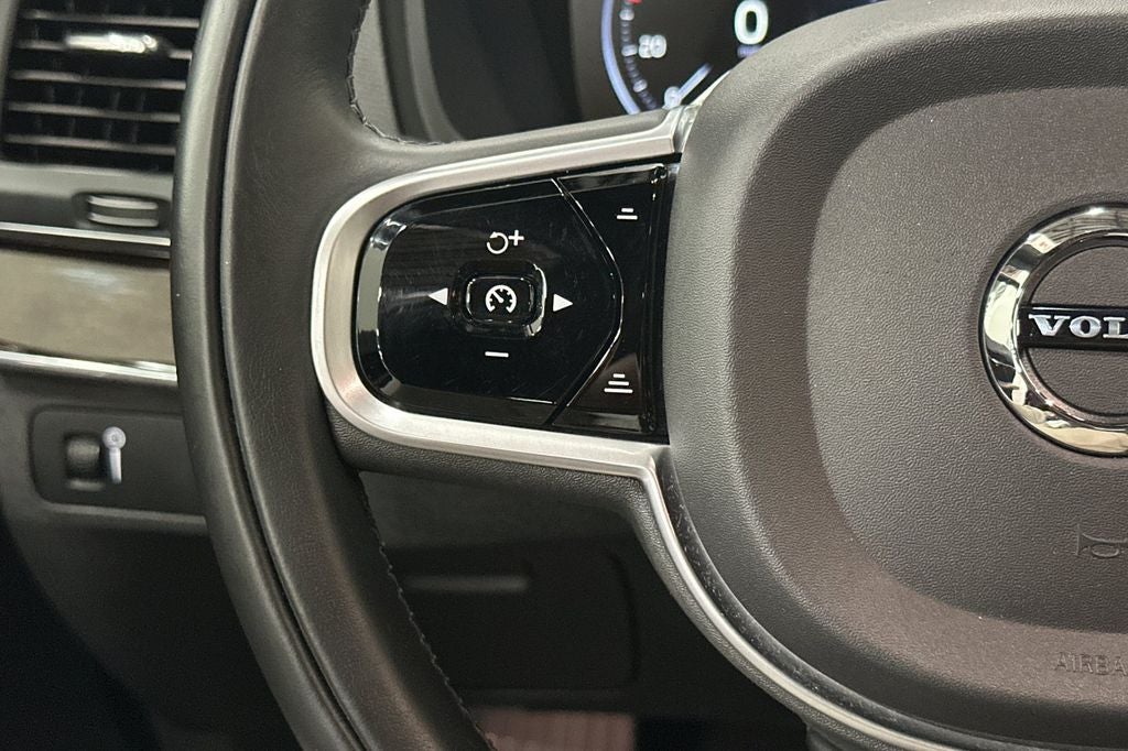 2019 Volvo XC90 T6 Momentum