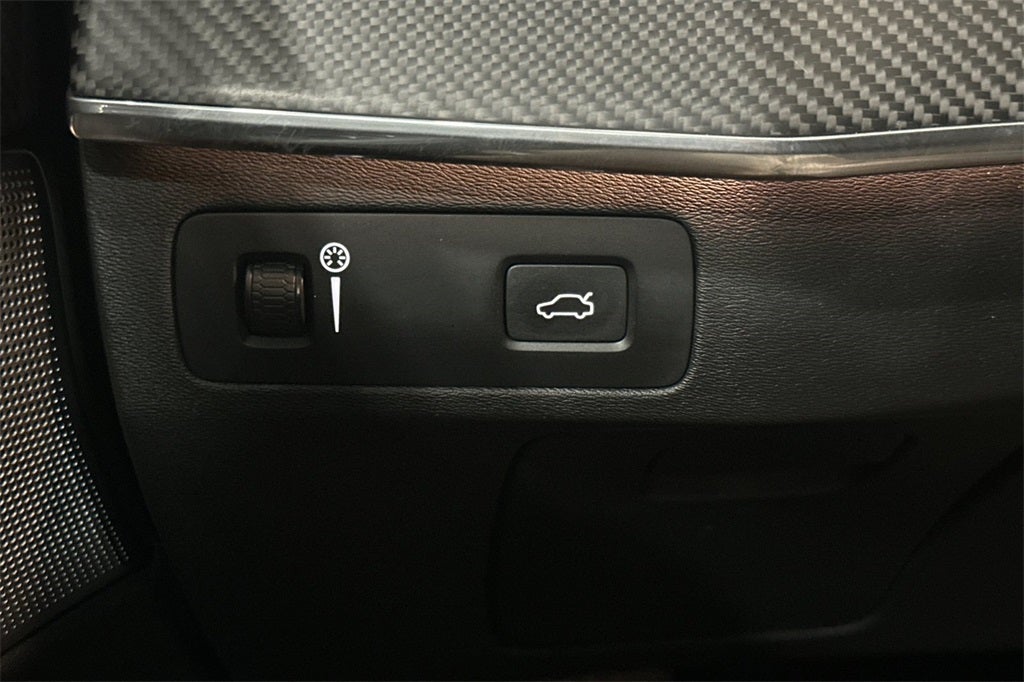 2019 Volvo XC90 T6 R-Design