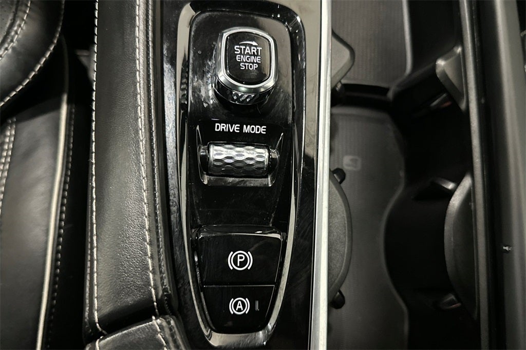 2019 Volvo XC90 T6 R-Design